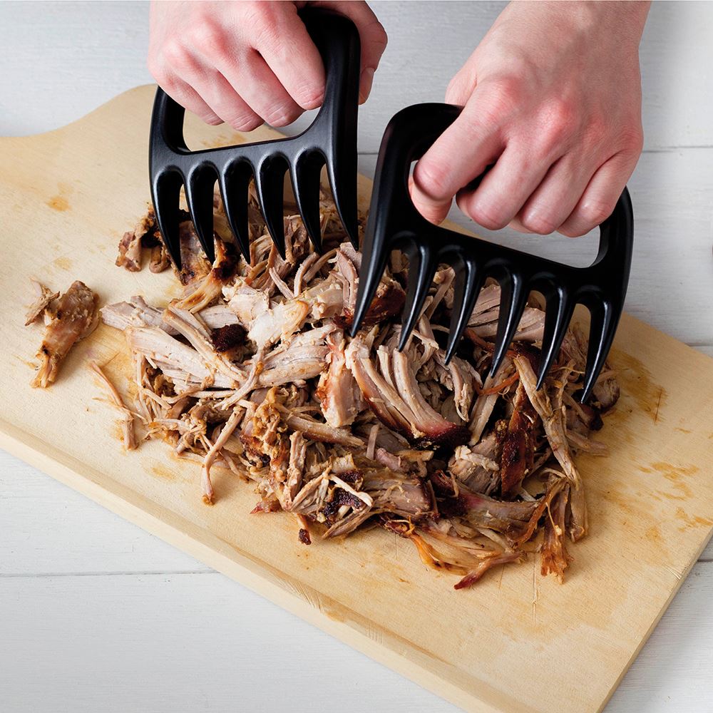 Meat Shredder Claws for Shredding Pulled Pork on Wooden Chopping Board